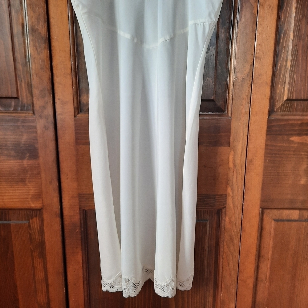 Vintage Lady Lynne White Satin Floral Embroidered Lace Trimmed Midi Slip Size S - Picture 10 of 10